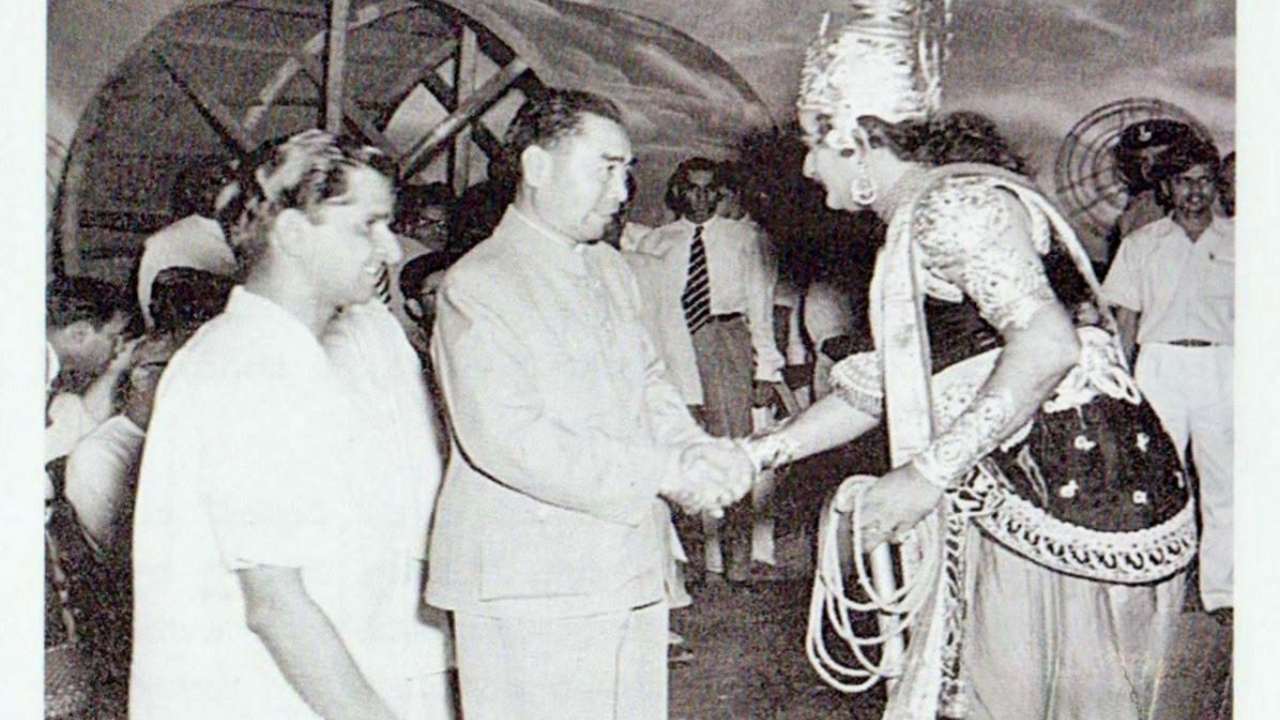 rare-photo-chinese-pm-zhou-enlai-congratulating-actor-sv-ranga-rao