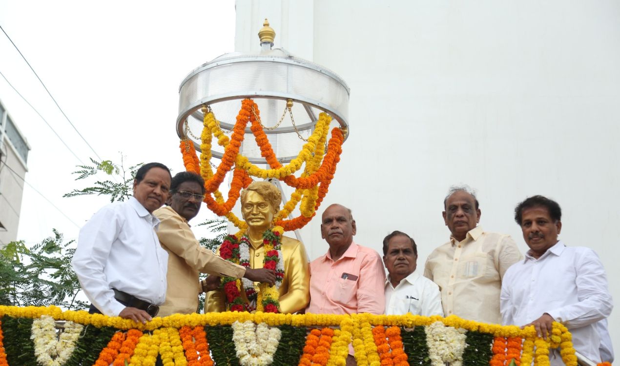 vangaveeti-ranga-statue-unveiled-vanasthalipuram