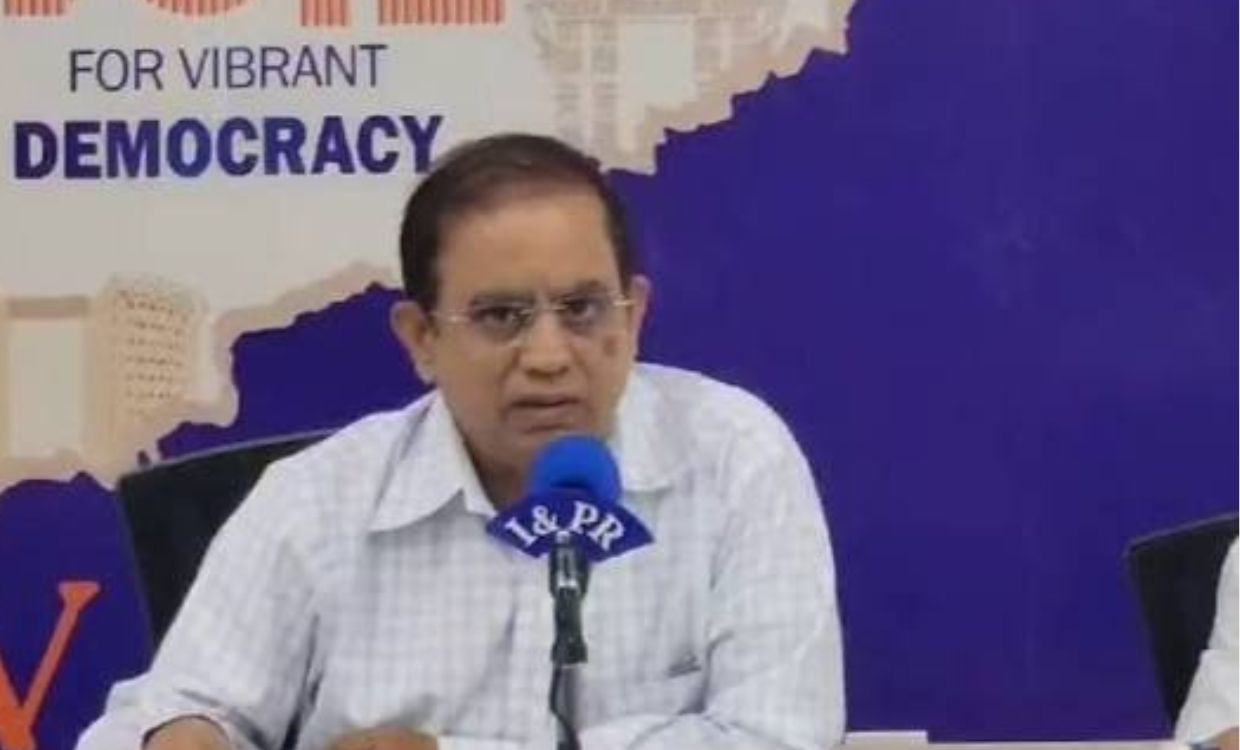 ఓటర్ల జాబితాలో అక్రమాలకు చెక్.. తప్పుడు దరఖాస్తులపై సీఈఓ హెచ్చరిక